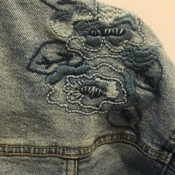 Universal Thread Jean Jacket - Picture 2 of 5